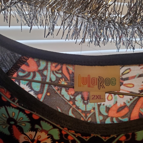 LulaRoe 3/4 sleeve top - Picture 2 of 4